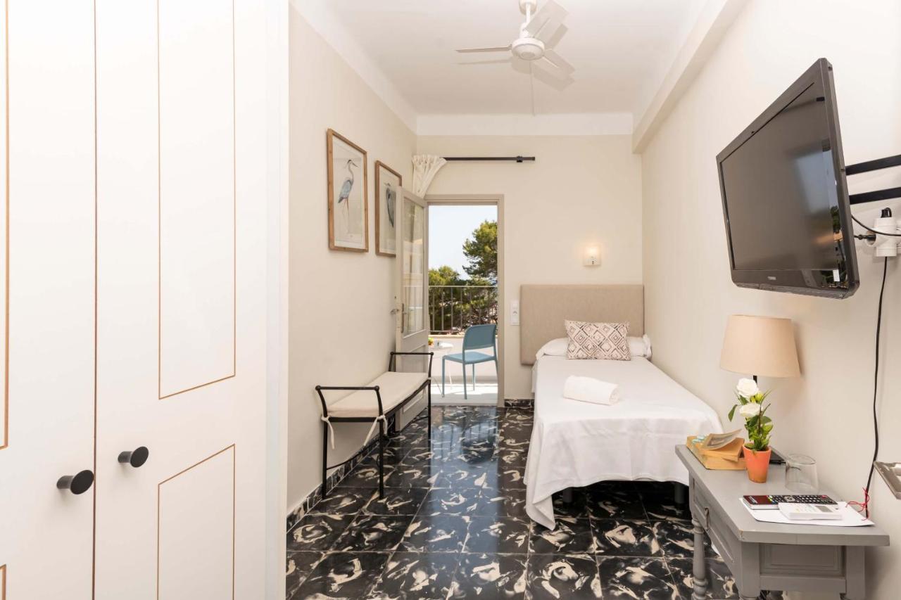 Boutique Hotel Oriola Cala de Sant Vicenc Exteriör bild