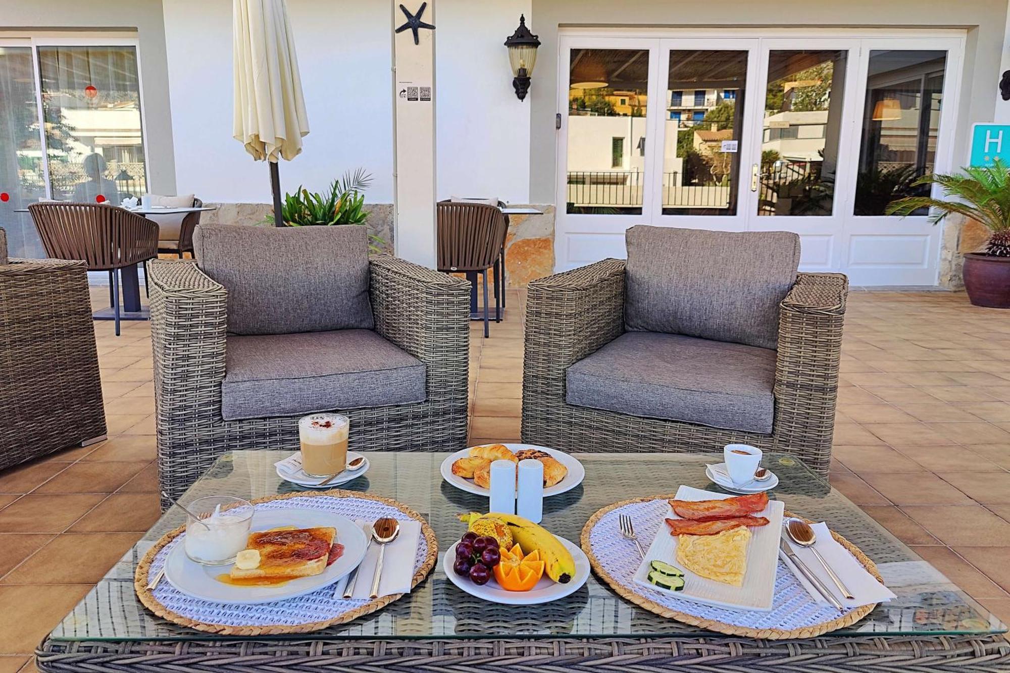 Boutique Hotel Oriola Cala de Sant Vicenc Exteriör bild